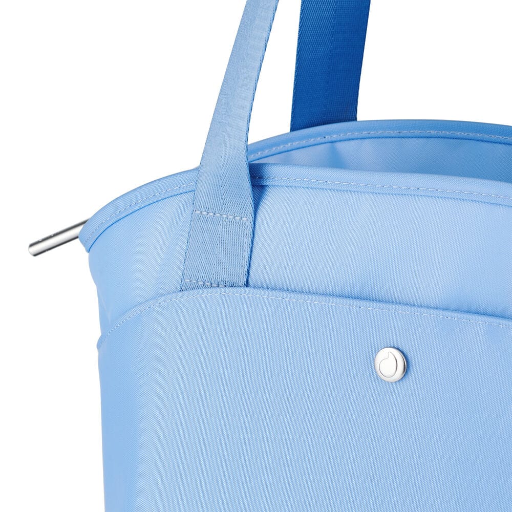 lunch-tote-l8 5341821_02-Swell-Lunch-Tote-Bag-Chambray-Blue-Pocket-Detail_3bd7.jpg