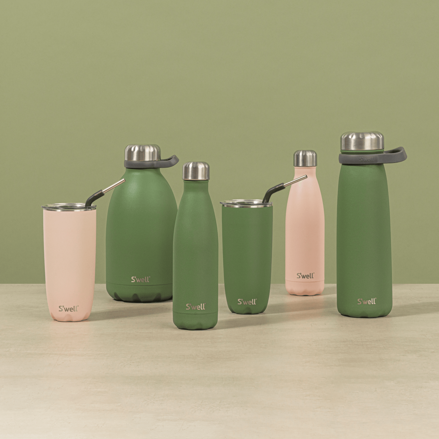 roamer-64oz-s9 Swell-64oz-GreenJasper-Roamer-Lifestyle.png