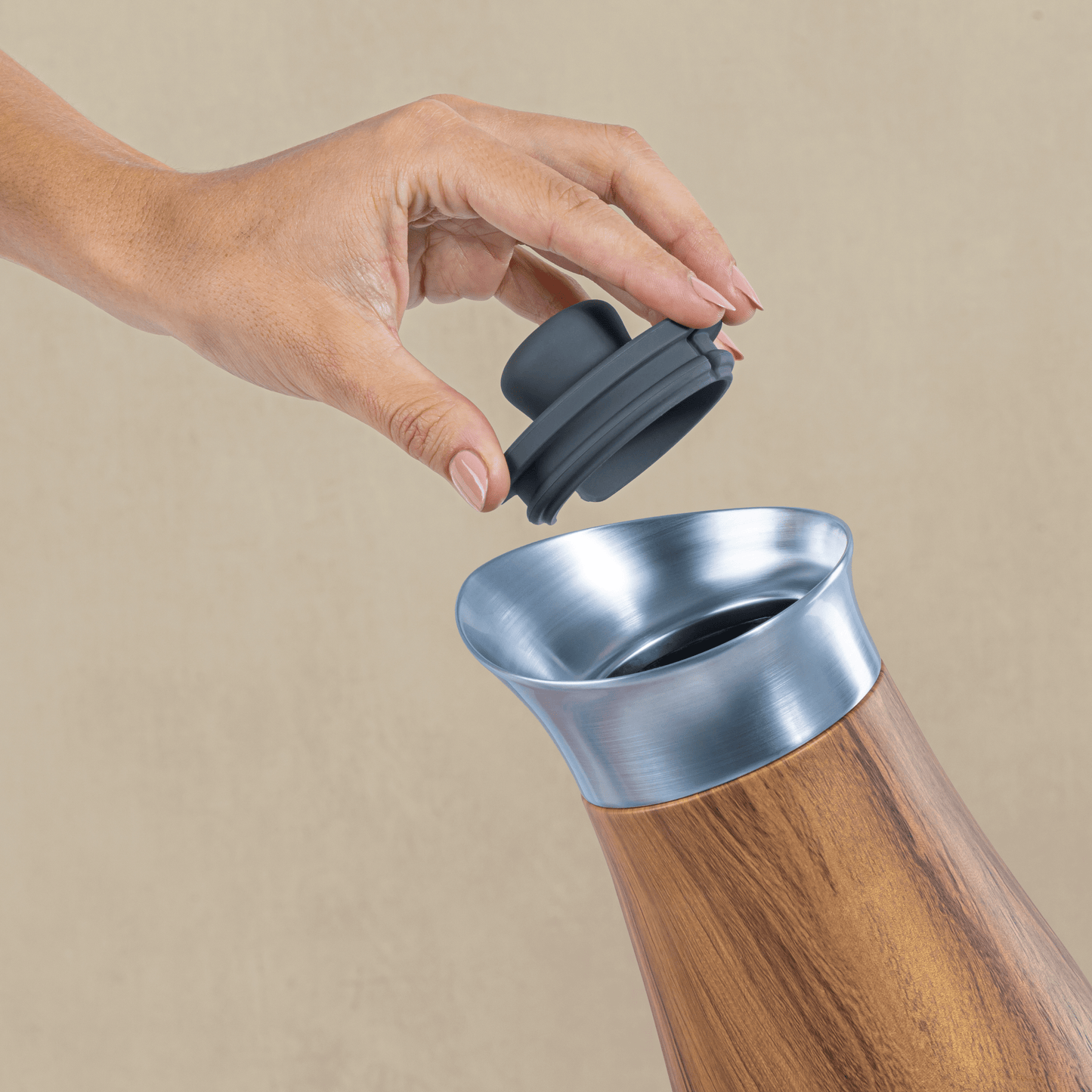 carafe-with-lid-k4 Swell-Carafe-Teakwood-Lifestyle.png