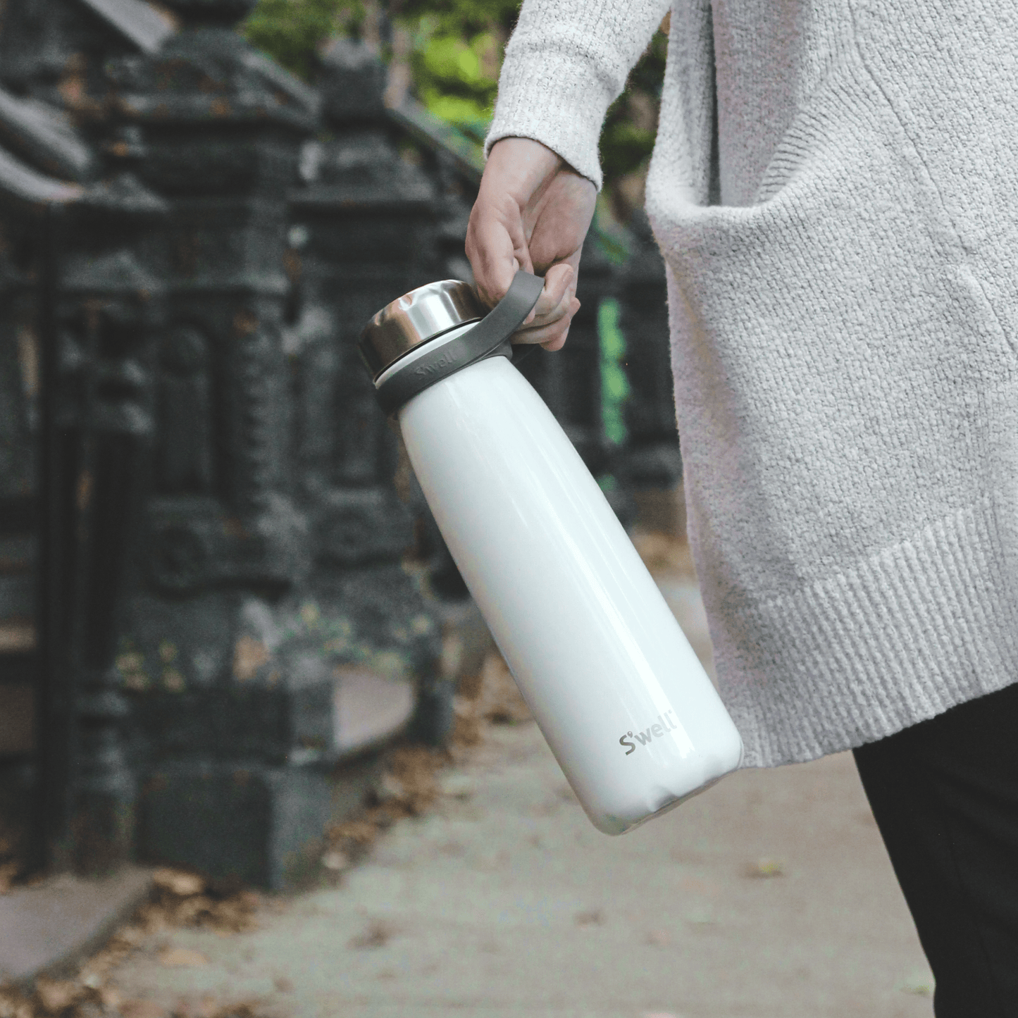 traveler-40oz-p7 Swell-Water-Bottle-Traveler-40oz-White-Angel-Food-Lifestyle-1.png