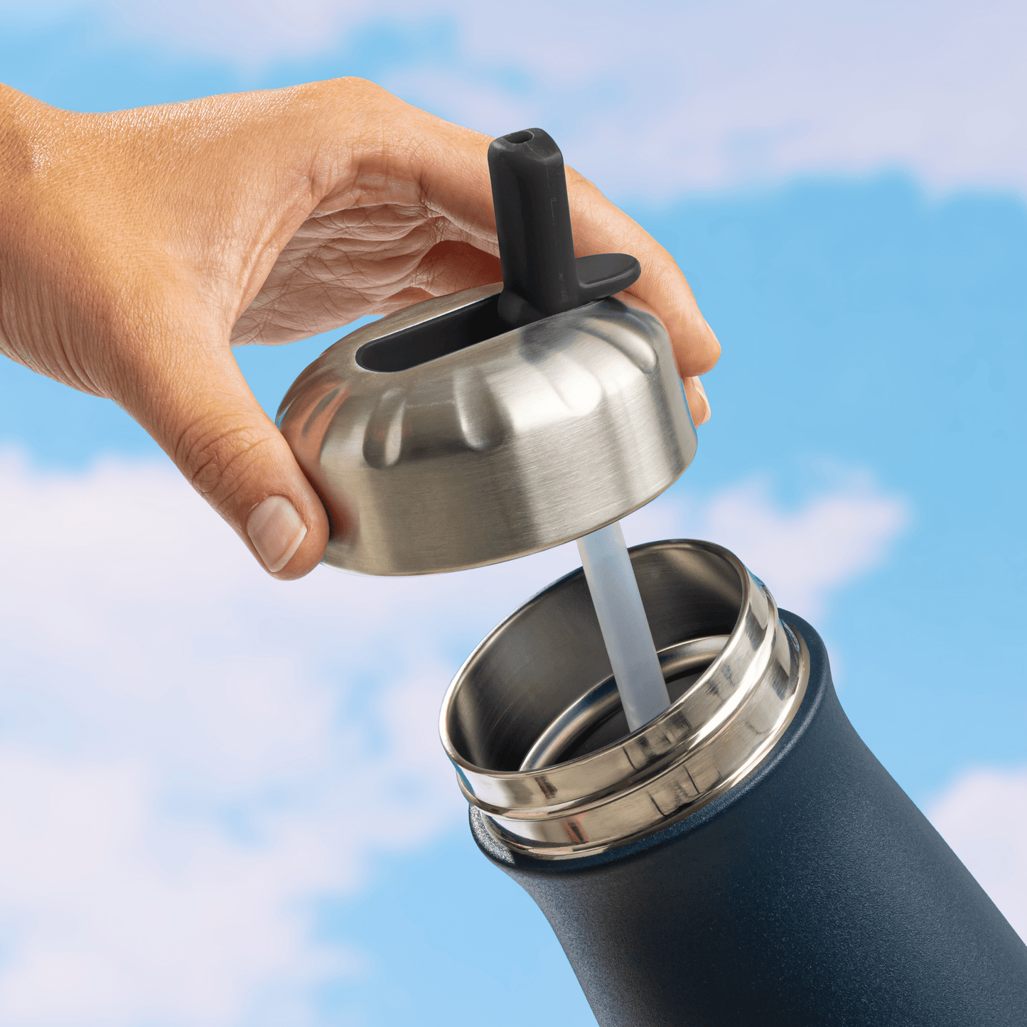 traveler-flip-straw-lid-r6 Swell_Flip_Straw_Cap_Traveler-Straw-Down-Bottle-1.png
