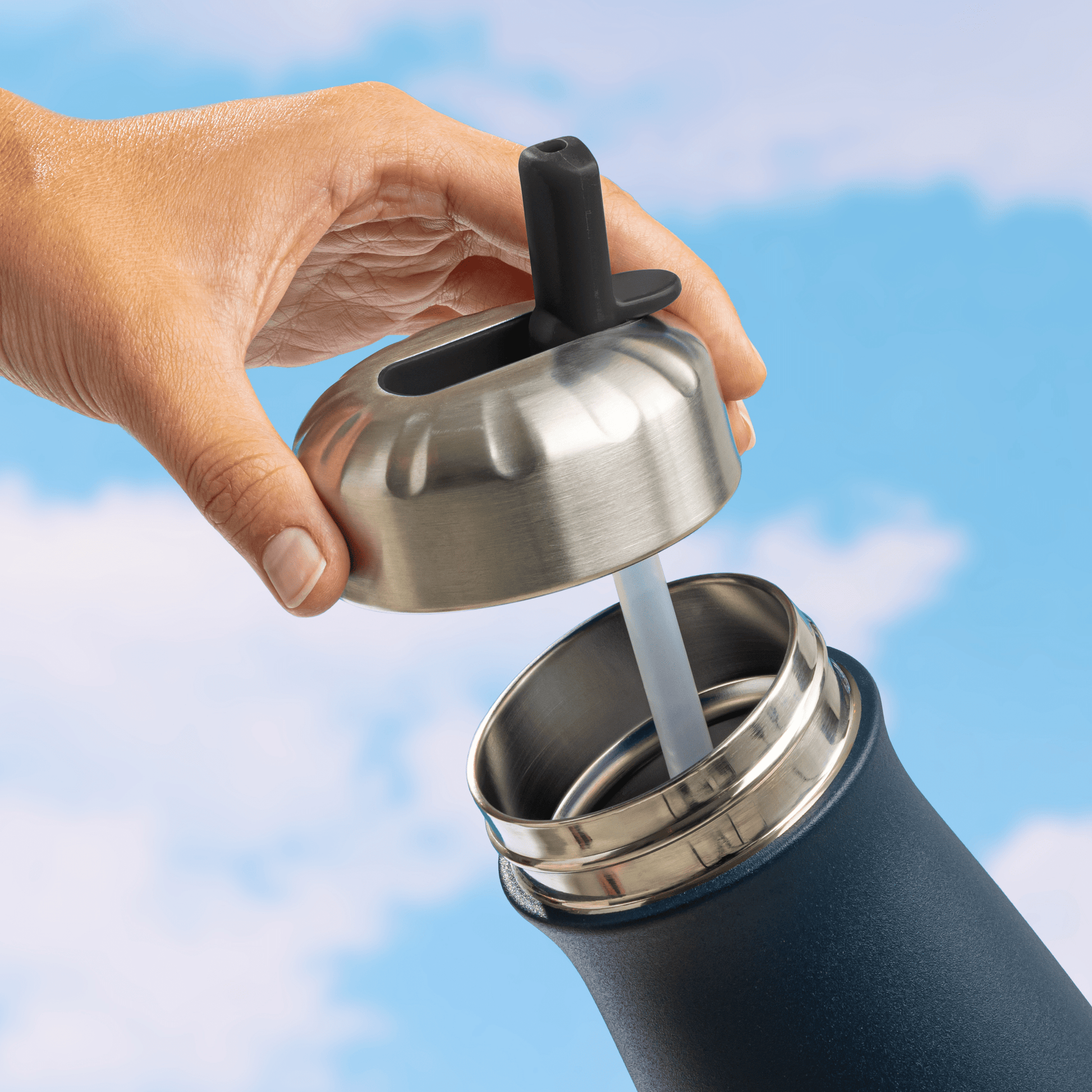 traveler-flip-straw-lid-r6 Swell_Flip_Straw_Cap_Traveler-Straw-Down-Bottle-1.png